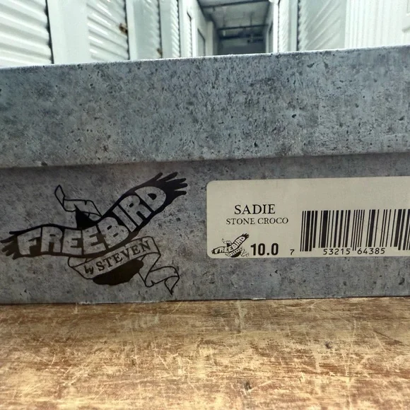 Freebird Gray Crocodile Pattern Western Boots “Sadie” - Picture 6 of 6